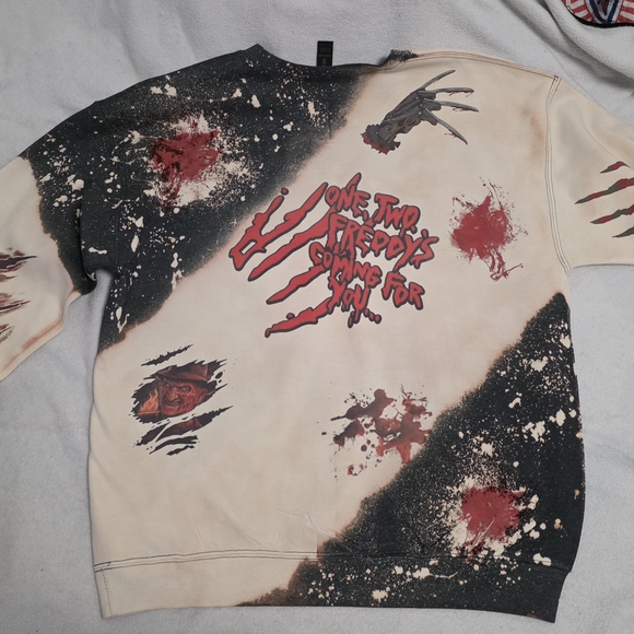 Freddy Set! Glowing Tumbler & Sweatshirt!! - Picture 5 of 7